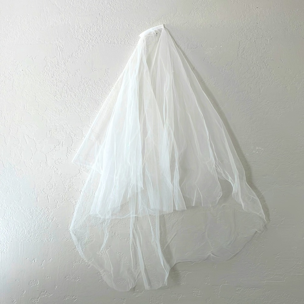 Bridal veil tulle and with hair comb. Used once.